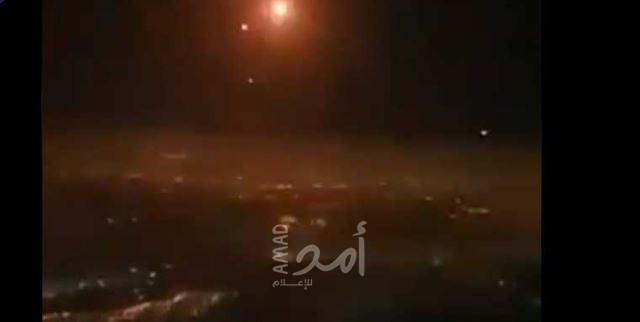 لحظات مثيرة للذعر.. فيديو من طائرة ركاب إسرائيلية لصواريخ حماس وتدخل القبة الحديدية