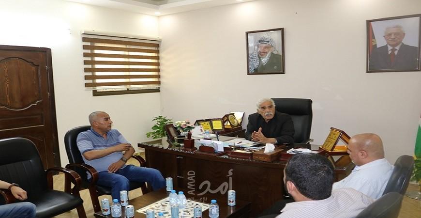 أبو النجا يلتقي وفداً من مبعدي كنيسة المهد في غزة