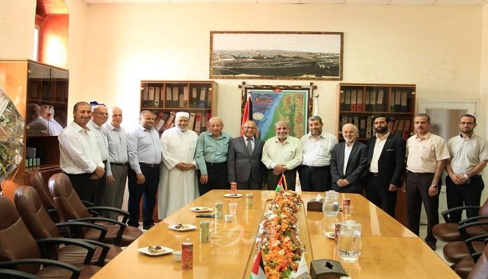 رئيس بلدية غزة يبحث مع وفود عديدة تعزيز التعاون المشترك