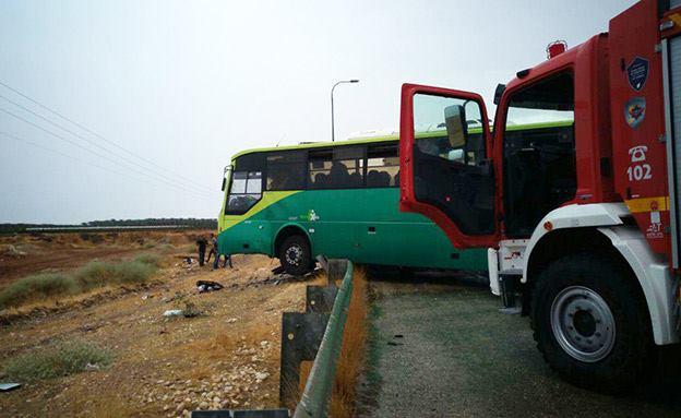 مصرع شاب فلسطيني واصابة 12 مستوطن في حادث تصادم بين شاحنة وباص للمستوطنين قرب أريحا