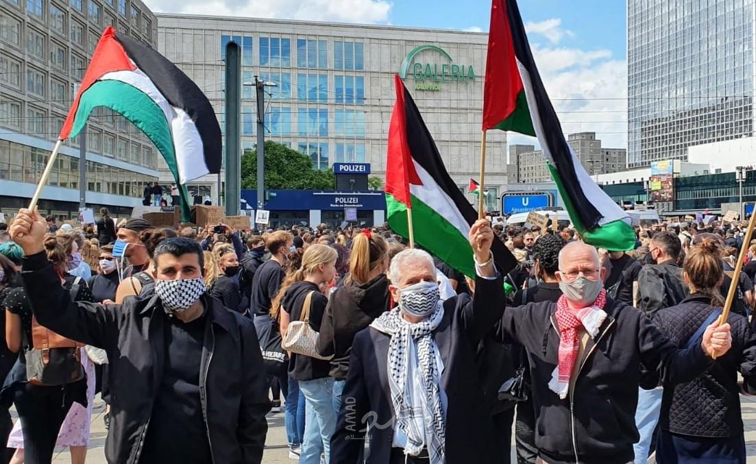 فلسطين حاضرة في قلب برلين .. مظاهرة ضد العنصرية الأمريكية الاسرائيلية - صور|