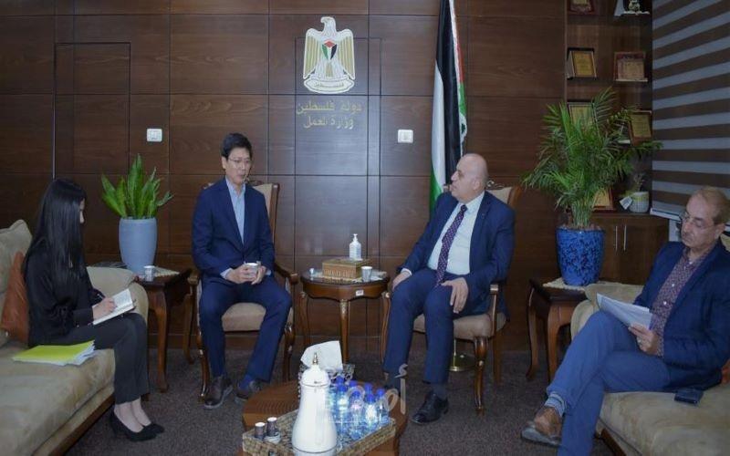 رام الله: "العمل" و"كويكا" تبحثان آفاق التعاون في مجالات التشغيل والتدريب المهني