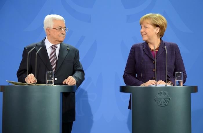 ميركل: الاعتراف بشكل أحادي بدولة فلسطينية ليس حلاً