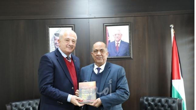 الشلالدة يبحث مع ممثل روسيا لدى فلسطين تعزيز التعاون