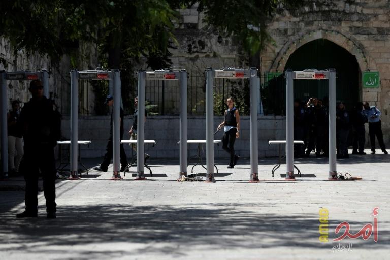 شرطة الاحتلال تركب ممرات جديدة عند باب الأسباط