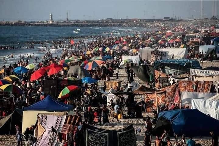 بلدية غزة تدعو المواطنين للحفاظ نظافة شاطئ البحر
