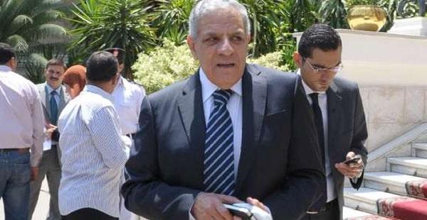 رئيس الوزراء المصري يزور مصابي غزة ويعد بتقديم الدعم