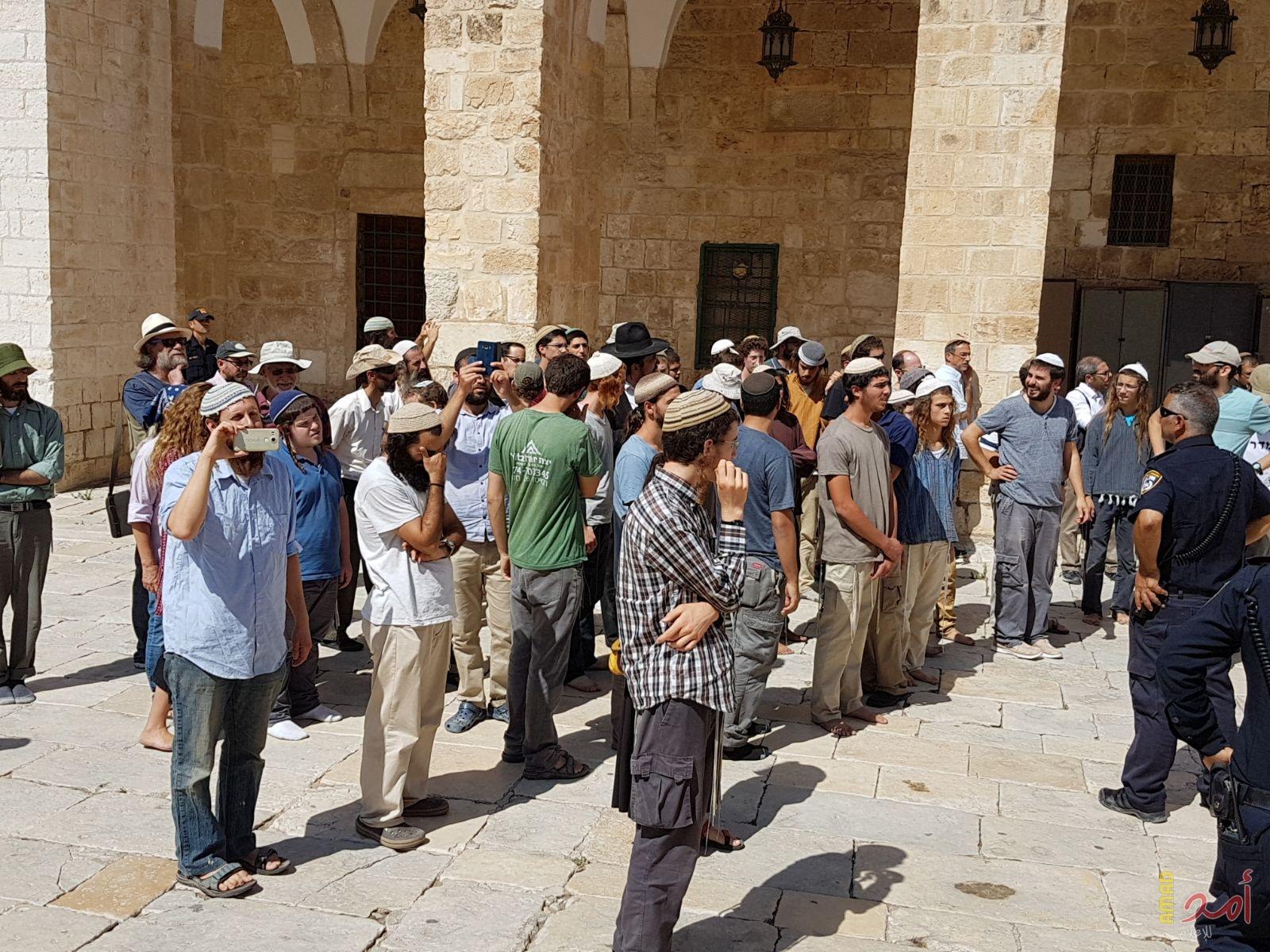 مستوطنون يجددون اقتحام الاقصى وسط حراسة قوات الاحتلال