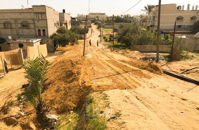 الشروع بفتح شارع (99) بحي قيزان أبو رشوان في خانيونس
