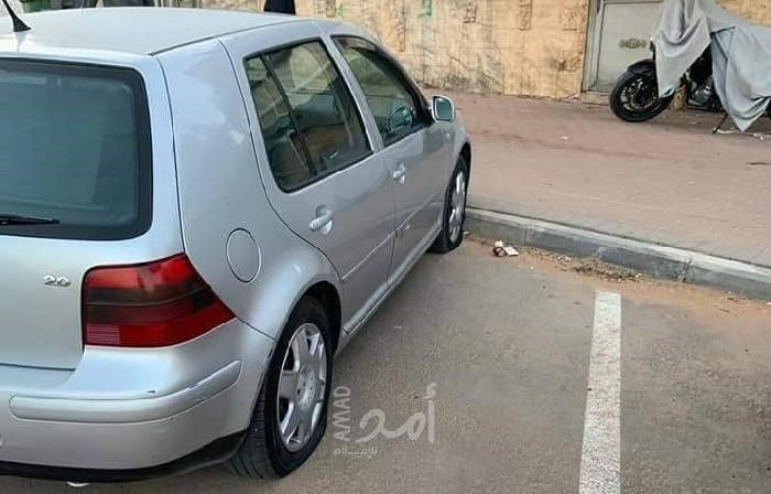 مستوطنون يحطمون زجاج مركبات المواطنين جنوب نابلس- صور