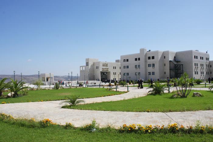 قوة إسرائيلية تقتحم إسكان موظفي جامعة النجاح