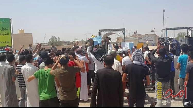 متظاهرون عراقيون يهددون بإغلاق المنفذ الحدودي مع الكويت