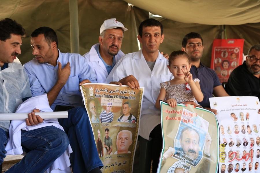 الاطباء في أريحا ينظمون اعتصام تضامني مع الاسرى المضربين