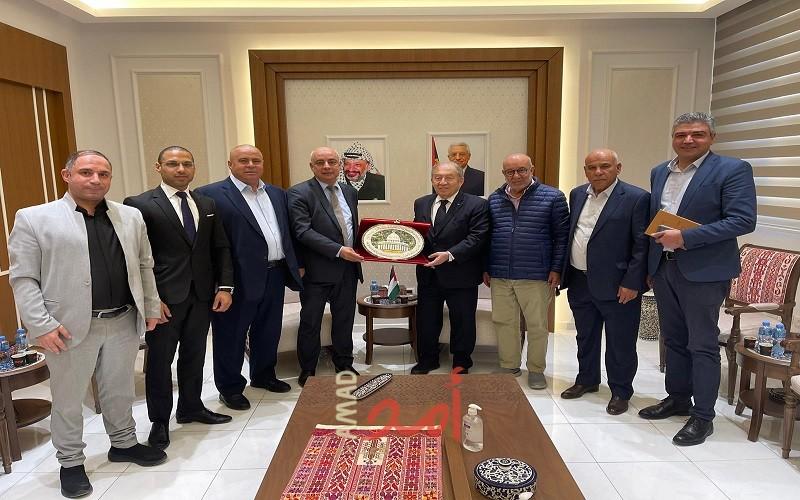 وفد من جمعية رجال الأعمال بغزة يلتقي بوزير الاقتصاد برام الله 