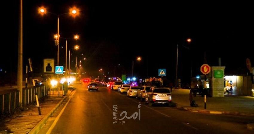 كهرباء غزة تستكمل مشروع إنارة شارع الرشيد الساحلي