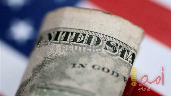 الدولار يتراجع بسبب مخاوف من تباطؤ الاقتصاد الأمريكي