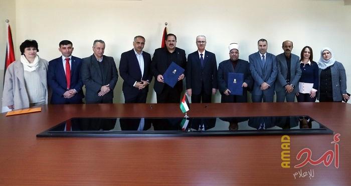 التربية والأوقاف توقعان مذكرة تفاهم لتشغيل وتطوير مجمع مدرسة التعليم المهني في القدس