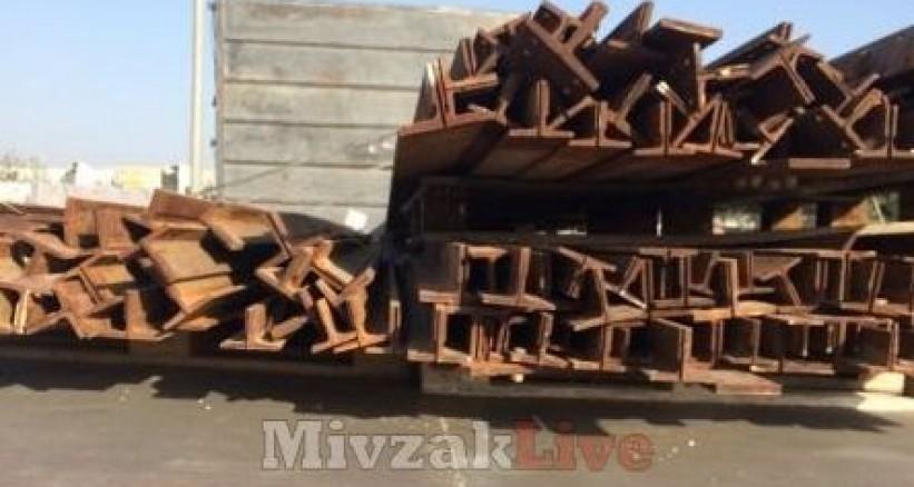 إسرائيل تعلن إحباط إدخال دوامر حديد لقطاع غزة