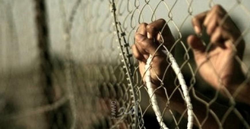 (4) أسرى يدخلون أعوامًا جديدة في سجون الاحتلال