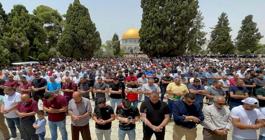40 ألف مصلٍ يؤدون صلاة الجمعة في الأقصى