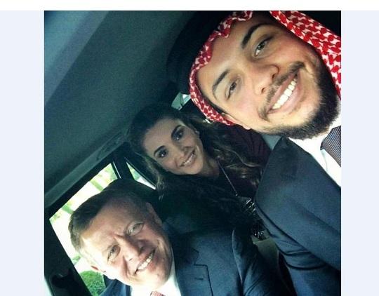 سيلفي ملكي يشعل مواقع التواصل في الأردن