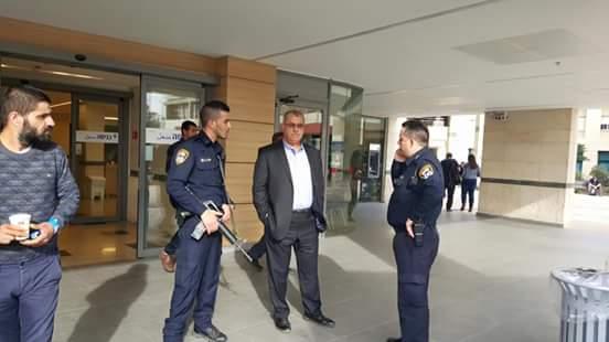 بالصور.. شرطة الاحتلال تعتقل رئيس المتابعة العربية محمد بركة في مستشفى العفولة