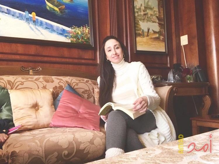 كورونا غزة: ذات الضفيرة الطويلة التي أدمنت العزلة وتكتب مثل "بلدوزر"