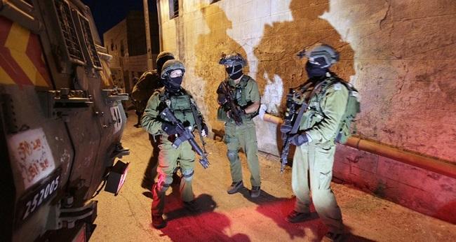 محدث  بالفيديو - قوات الاحتلال تعدم شابا فلسطينيا في رام الله صباح الاثنين