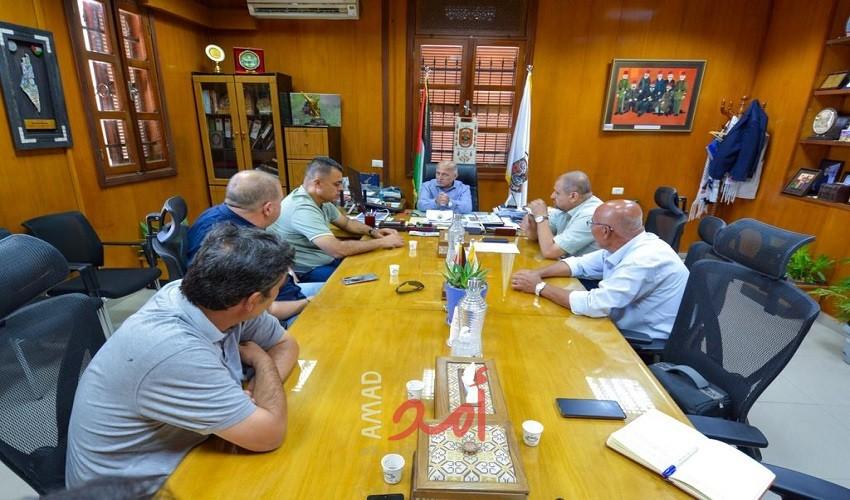 بلدية غزة تبحث سبل تعزيز التعاون مع الهيئة الفلسطينية للمطاعم