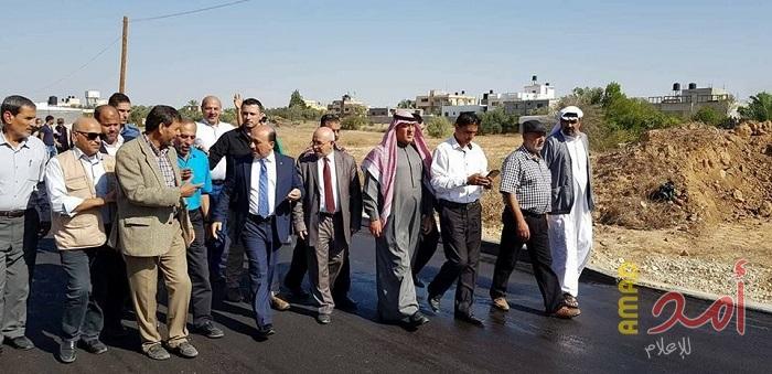 الحساينة يتفقد مشاريع الطرق والبنية التحتية في عبسان الجديدة شرق خانيونس