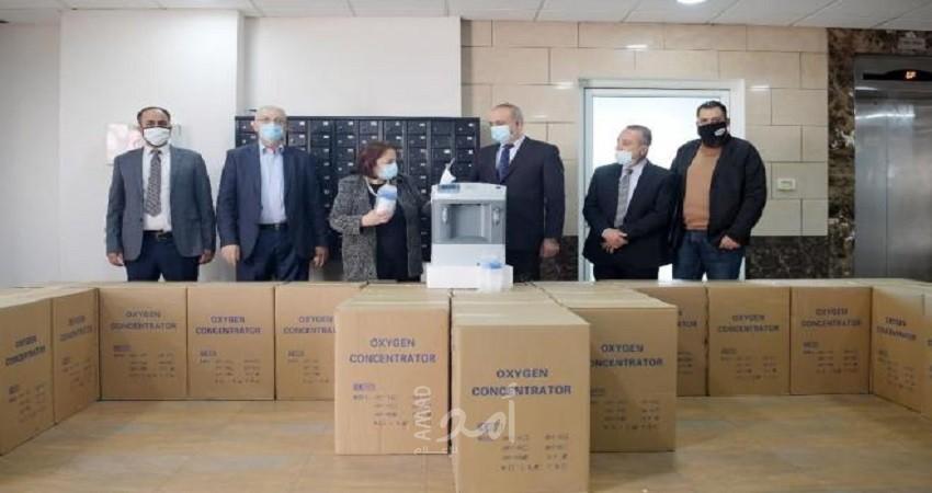 الرئيس عباس يتبرع بأجهزة توليد أوكسجين لوزارة الصحة