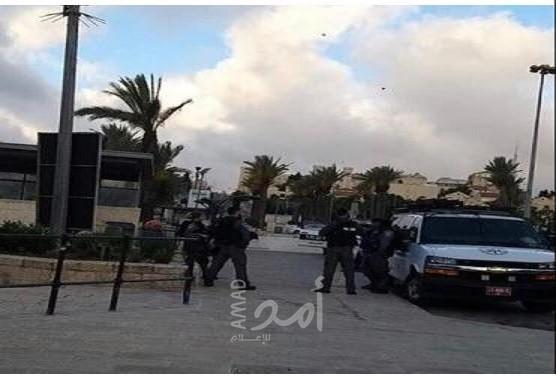 قوات الاحتلال تنصب حاجزاً عسكرياً شمال غرب القدس