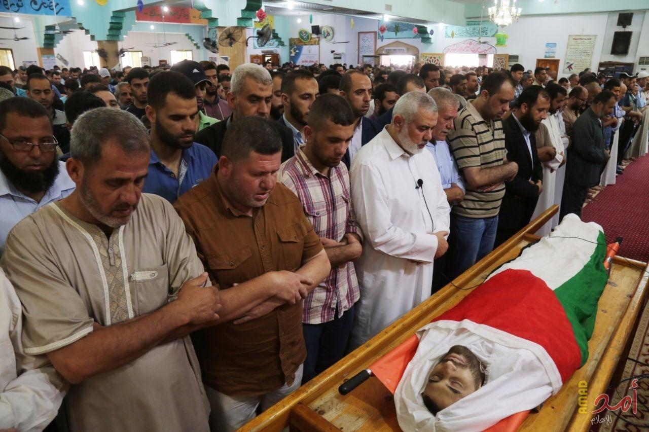 بالصور: هنية يشيع جثمان الشهيد يوسف الفصيح
