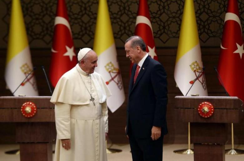 البابا وأردوغان يبحثان أخر تطورات الوضع في القدس والشرق الأوسط