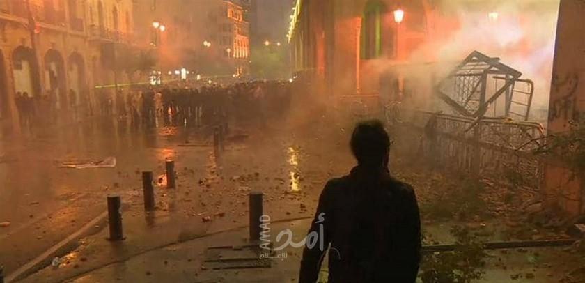 عشرات المصابين..بيروت: "ميلشيات مجهولة" تحرق خيم المعتصمين..والحريري مغردا: مشهد مجنون ومشبوه