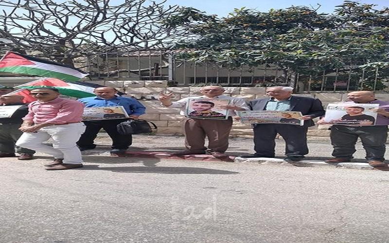 خلال وقفة اسناد للأسرى.. النضال الشعبي تؤكد على ضرورة وضع قضيتهم على سلم الأولويات
