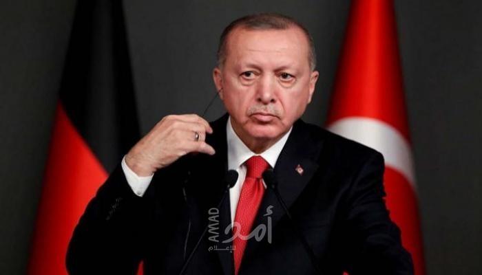 قناة "الغد" تذيع فيديو لأردوغان في موقف محرج على الهواء مباشرة