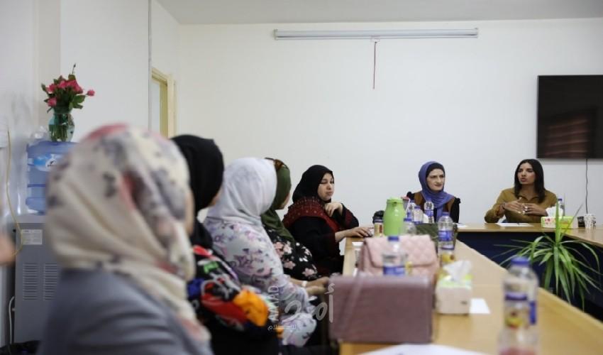 غزة: "فلسطينيات" تستضيف الصحافية لانا شاهين للحديث عن تجربتها الإعلامية