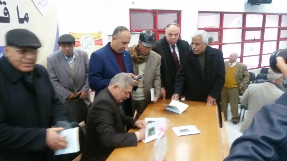 الشاعر ناصر عطالله يوقع مجموعته الشعرية "ماقاله الغريب" في غزة
