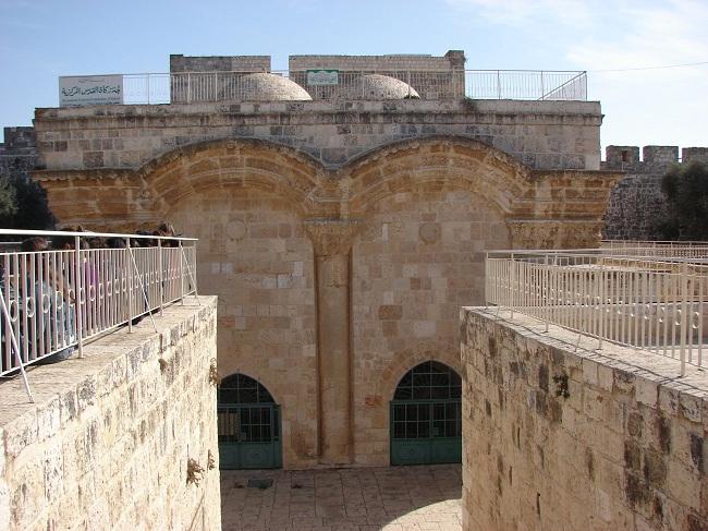 القدس: المستوطنون يقتحمون مقبرة باب الرحمة