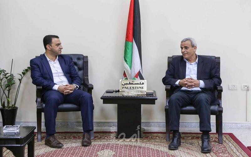 قلقيلية: المحافظ يلتقي الأمين العام  لاتحاد المعلمين الفلسطينين