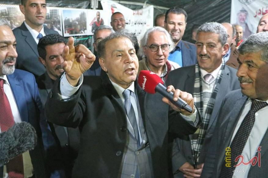 الفنان العراقي سعدون جابر يصل فلسطين ويزور قرية الخان الأحمر