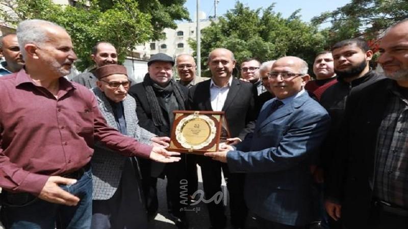 بلدية غزة تشيد بأهالي شارع الدوحة لمبادرتهم في تجميل الشارع