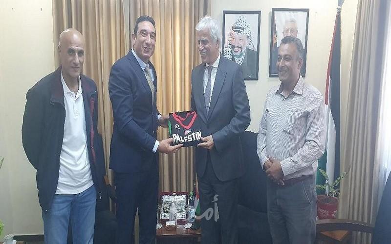 وزير التربية والتعليم برام الله يثمن دور اتحاد كرة السلة
