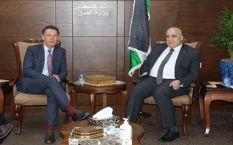 وزير العمل وممثل الاتحاد الأوروبي يبحثان سبل التعاون المشترك