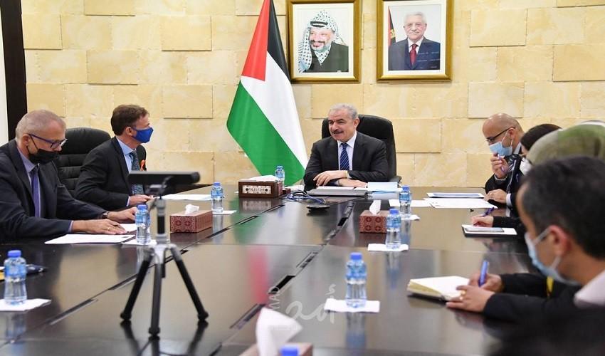 اشتية وممثل الاتحاد الأوربي يطلقان المنصة الفلسطينية الأوروبية لبنوك الاستثمار