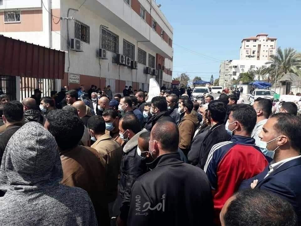 موظفو حماس: "يا سنوار ..ويا هنية .. وين المنحة القطرية" وبدنا رواتب 100%