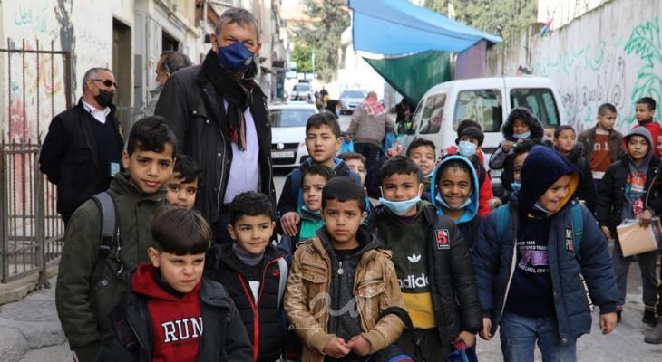 المفوض العام للأونروا يزور مخيمي عسكر وبلاطة بالضفة