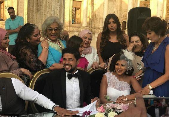 عقد قران ناهد السباعي واكسسوار شعرها يخطف الأنظار