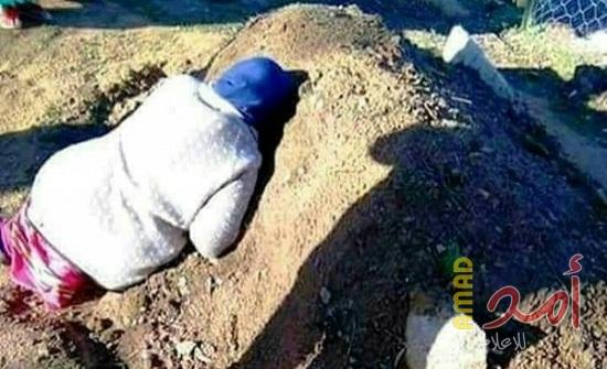 صورة مؤثرة أبكت الجزائريين ... ما قصة هذه السيدة